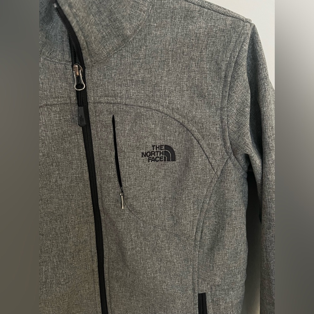 The North Face Apex Barrier Soft Shell Windwall woman’s Jacket, Medium, Gray - Picture 3 of 7